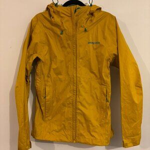 Cute yellow Patagonia rain shell with teal accents S torrentshell